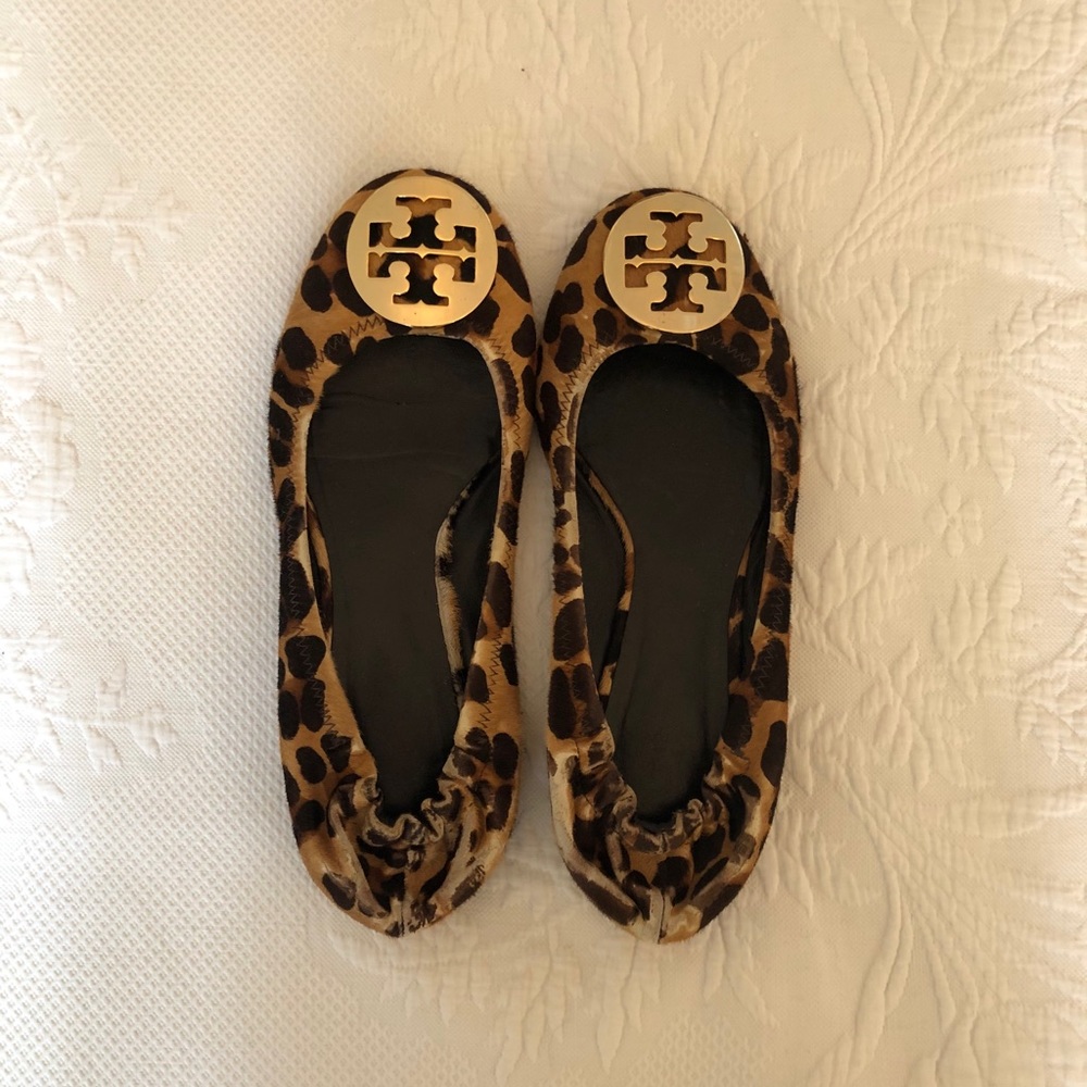 Update- back heel missing fabric price updated to reflectTory Burch Ballet Flats